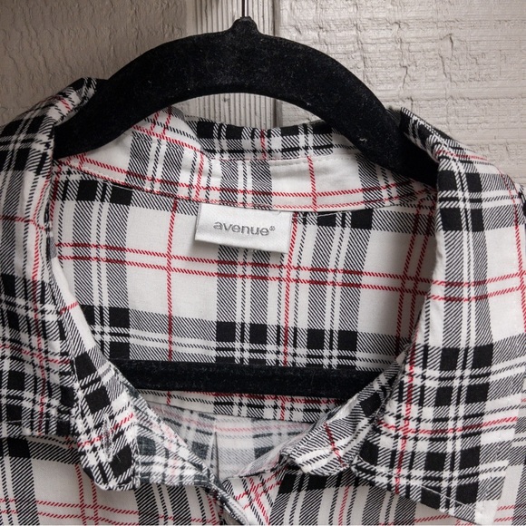 DONATING 07/01/25 | Avenue Plaid Button-Up Longsleeve - Picture 3 of 8